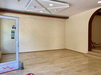 Vkusný obchodný priestor na prenájom v centre Komárna - 8