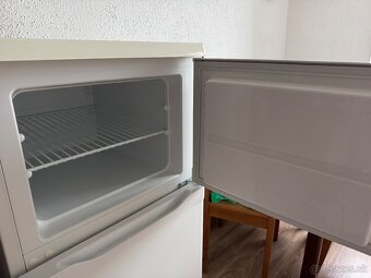 Predám chladničku Zanussi ZRT18100WA - 8