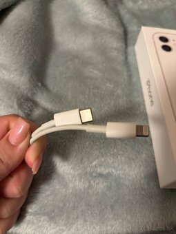 Predám IPhone 11 64GB - 8