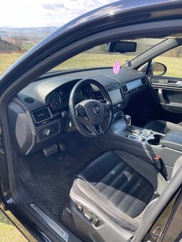 Volkswagen Touareg R-Line 3.0 TDi V6 193 kW 4x4 - 8