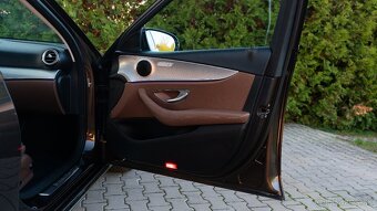 Mercedes E220d - Hnedá Metalíza, CarPlay, Letná-Zimná sada - 8