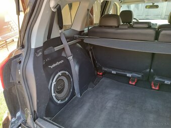 Peugeot 4007 - 8