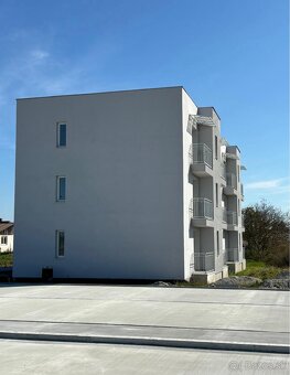 1 IZBOVÝ BYT S BALKÓNOM NOVOSTAVBA DLHÁ N/VÁHOM ŠAĽA - 8