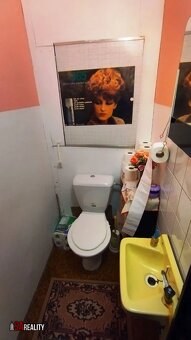 Priestranný 3 izbový byt v centre mesta Levice - 8