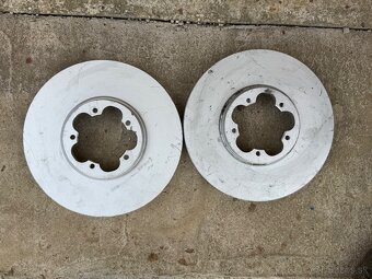 Predam nepoužite 2x BOSCH Brzdový kotúč 0 986 479 D40 - 8