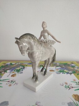 Royal dux baletka na koni porcelánová soška rarita - 8