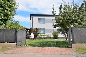 Rezervované, Rodinný dom so záhradou, 8 izieb, 1013 m2, Dvor - 8