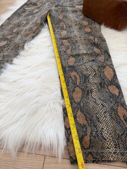 Dámske 3/4 nohavice s hadím vzorom, 36 - 8