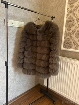 Predám elegantný kožuch z pravého fínskeho líščieho kožuchu. - 8