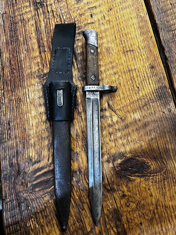 Vojenske prilby,bodak, nadoba na plynovu masku - 8