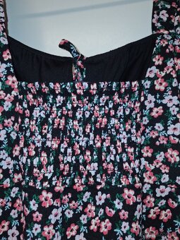 Midi kvetované šaty - 8