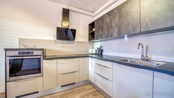 Moderný kompletne zariadený 2 izb byt s balkónom, pivnicou a - 8
