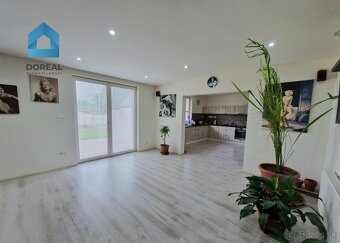 DOREAL/RODINNÝ DOM S HALOU PRE PODNIKANIE, LETNIČIE - 8