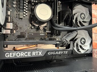 Ryzen 7 9700X\32GB\RTX 4060\SSD\850W Zdroj - 8