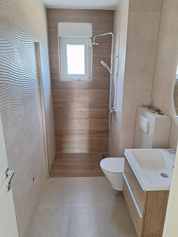 Chorvátsko-Trojizbový apartmán s panoramatickým výhľadom PAG - 8