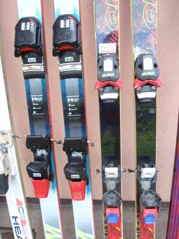 Lyžařská výbava - 9 párů lyží, hůlky, boty - 8
