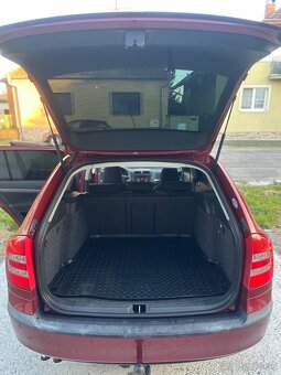 Škoda Octavia Combi 2.0TDI DSG - 8