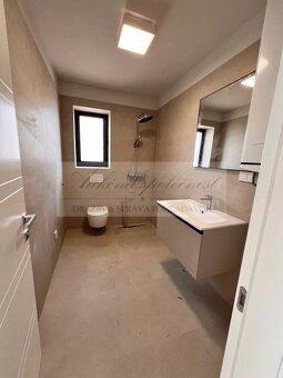Predaj luxusného apartmánu (S9) priamo na pláži s parkovacím - 8