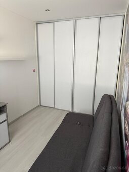 PREDÁM NADŠTANDARTNÝ 3 IZBOVÝ BYT, 65m2,loggia 3m2 - 8