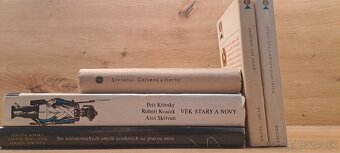 Väčšie množstvo rôznych kníh 3 - 8