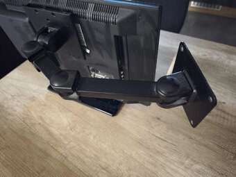 TV - monitor s DVD 20" - 8