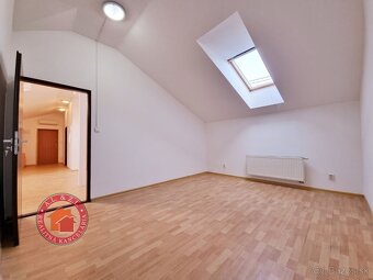Nezariadený 4 izbový BYT v SENCI - centrum - 8