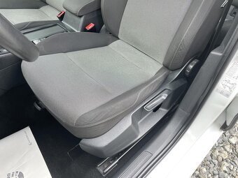 Volkswagen Golf 1.6TDi 90P SPORTLINE SERVIS 1A - 8