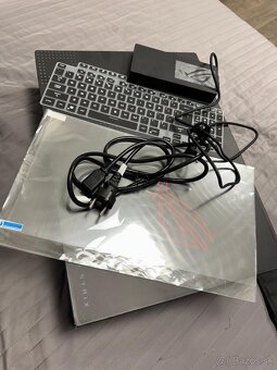 ASUS ROG STRIX G17 - 8