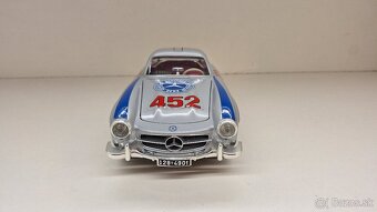 1:18 MERCEDES-BENZ 300SL No. 452 - 8
