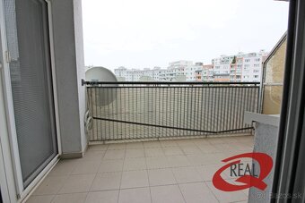 BEZ PROVÍZIE//PRIESTRANNÝ BYT S BALKÓNOM A PARKOVANÍM - 8
