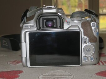 Canon EOS 250D - 8