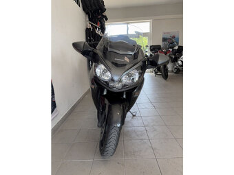 Kawasaki GTR 1400 - 8