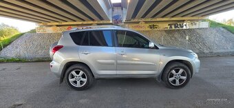 toyota RAV4 - 8