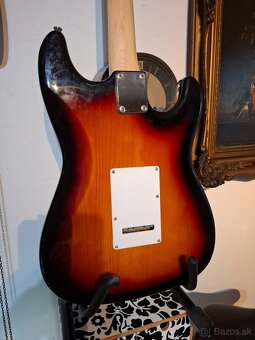 Predám elektrickú gitaru pre laváka - 8