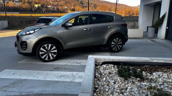 KIA SPORTAGE 2.0 crdi 4x4 A/T - 8