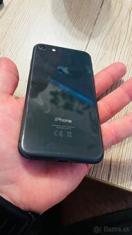 Predám IPhone 8 - 8