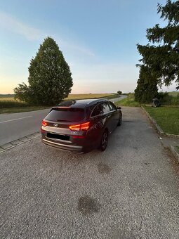 Hyundai i30 CW 1.5i CVVT Play - 8