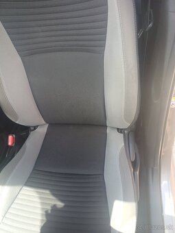 Toyota Yaris hybrid - 8