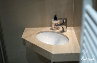 NA PREDAJ: Elegantný 2-izbový byt v Srdci Bratislavy - 8