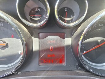 Opel insignia ST 2.0 CDTI      81kw - 8