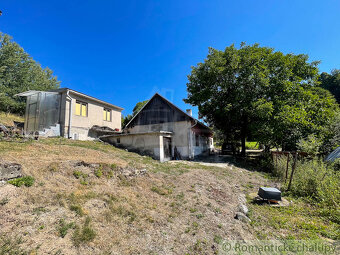 Usadlosť s vidieckym domom na polosamote v okolí Štiavnick - 8