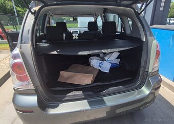 Toyota corolla verso - 8