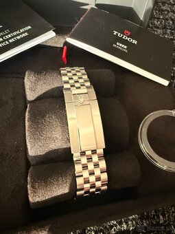 TUDOR Black Bay 41 Monochrome - 8