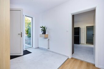 NA PREDAJ- EXKLUZÍVNY- 5 - IZBOVÝ RODINNÝ DOM, MALÁ IDA - PA - 8