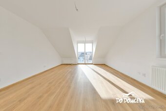 DO DOMČEKA | Jedinečný svetlý byt s panoramatickým výhľadom - 8