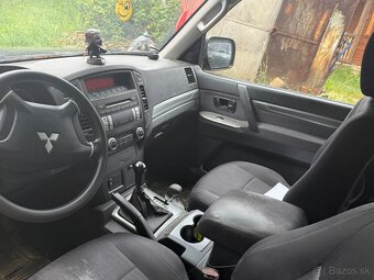 MITSUBISHI PAJERO - 8