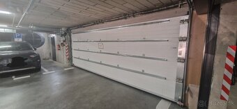 Priemyselná sekcionálna garážová brána SPEDOS (šírka - 8