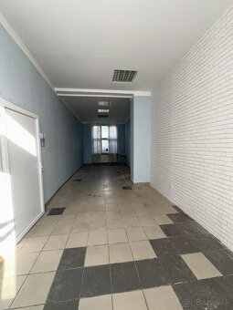 Na prenájom obchodný priestor 30 m2 v centre mesta Dunajská  - 8