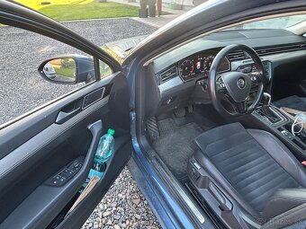 VW Passat Variant 2.0 TDI 140 KW 4Motion DSG - 8