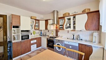 PREDAJ: 8 IZBOVÝ RODINNÝ DOM 374 M2, POZEMOK 355 M2, POPRAD - 8
